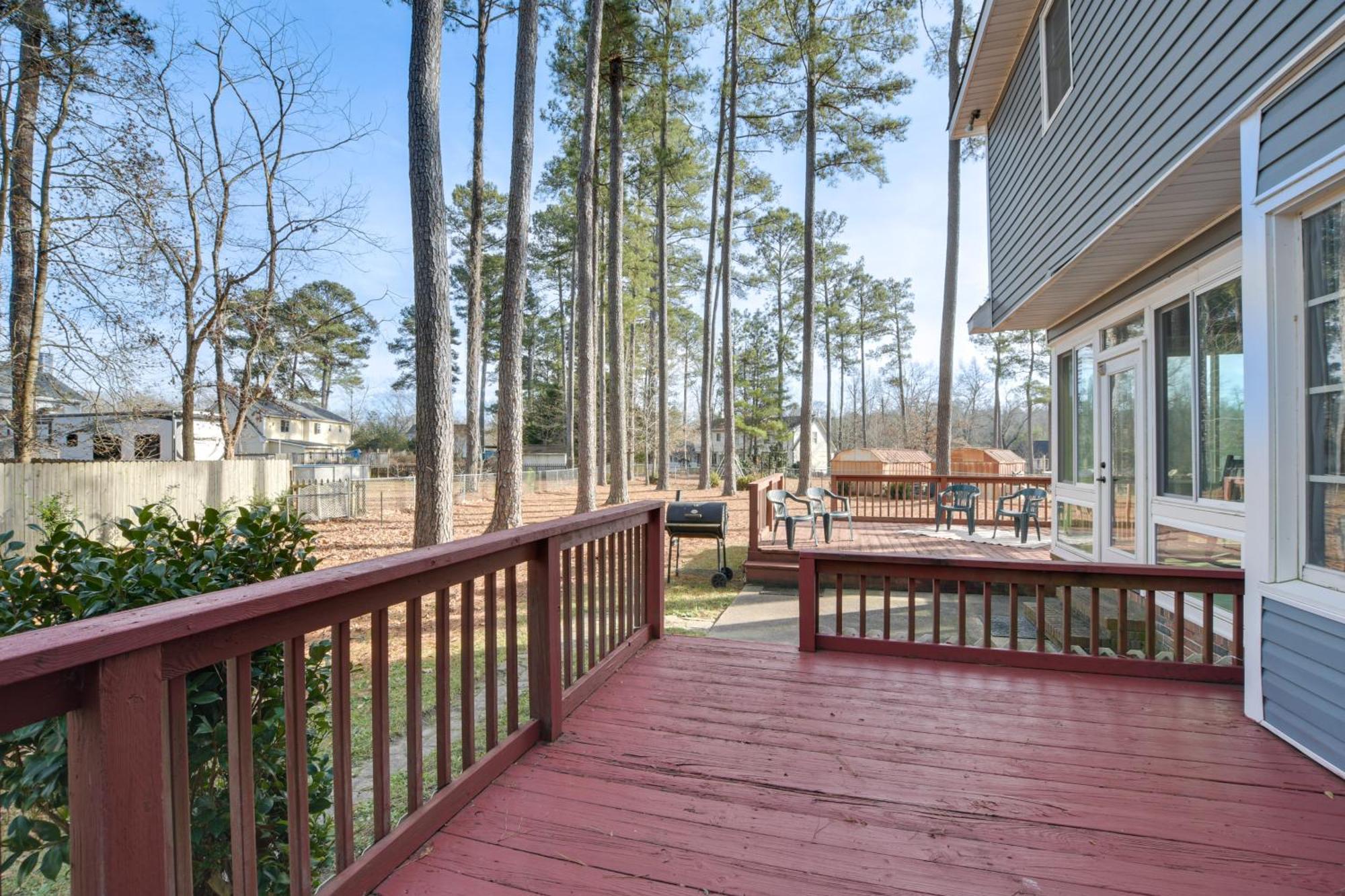 Lovely Fayetteville Home Deck And Fireplace! Exterior photo
